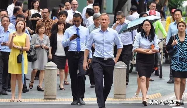 新加坡经济超越山西省,全国560万人,普通人一月工资多少钱?