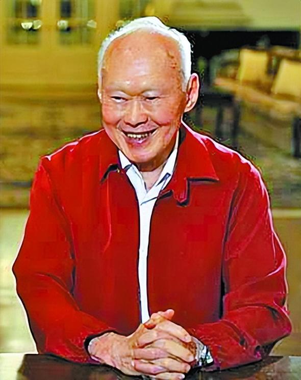 新加坡有七成华人，为啥汉语不是通用语？李光耀：汉语存在劣势