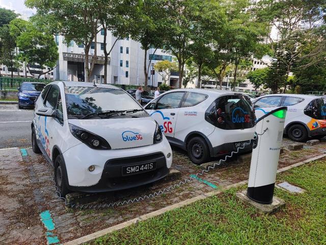 新华财经记者在新加坡：养车成本高，共享出行日渐火热