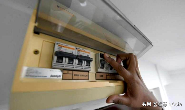 外国人炒高了物价车价房价?!揭秘新加坡越来越贵、生活难的真相