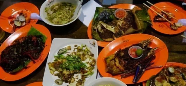 几乎不做饭的新加坡人，靠什么生活？得知原因，网友：太羡慕了