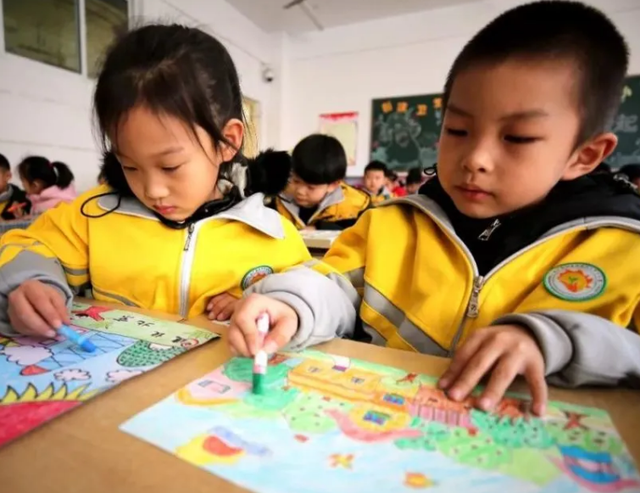 看到新加坡妈妈的鸡娃日常,海淀妈妈默不作声,被称内卷王中王