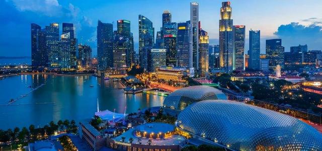 华人占比7成的新加坡，为何不去认祖归宗，反而对美国情有独钟？