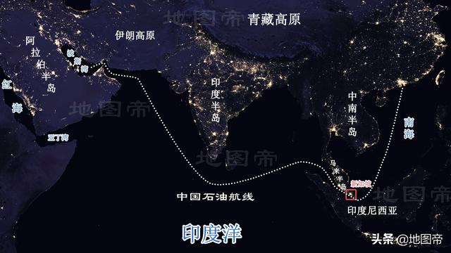 马六甲海峡长1000公里，为何只有新加坡繁荣了？华人功不可没