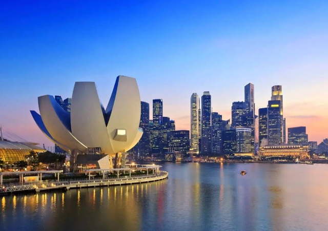 新加坡，一个华人占总人口70%的发达国家，为什么和我国并不亲近