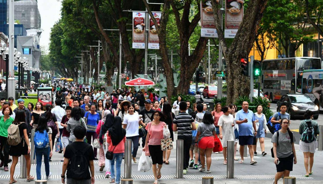 新加坡，一个华人占总人口70%的发达国家，为什么和我国并不亲近