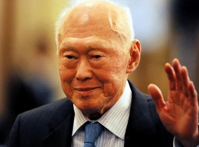 新加坡华人那么多,为何汉语不是通用语?李光耀认为汉语存在劣势