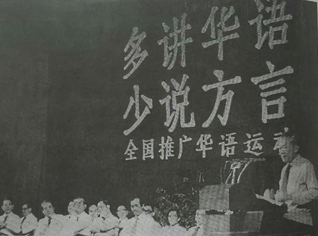 新加坡华人那么多,为何汉语不是通用语?李光耀认为汉语存在劣势