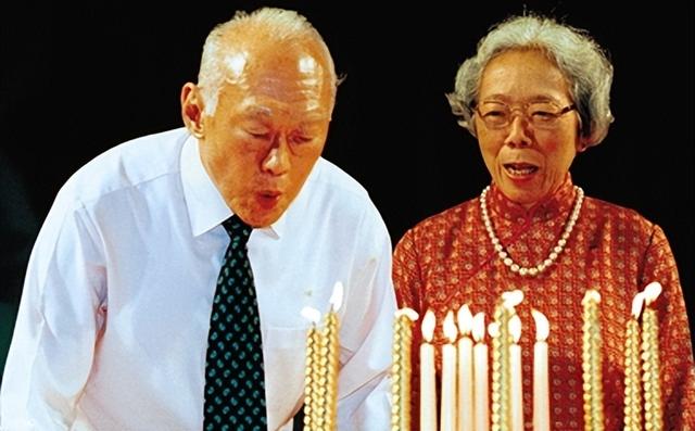 新加坡华人那么多,为何汉语不是通用语?李光耀认为汉语存在劣势