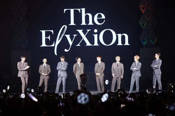 EXO新加坡演唱会圆满结束 粉丝应援气氛热烈