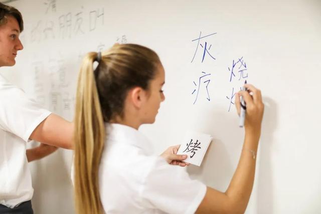 带你了解新加坡德威国际学校,附(申请条件,申请资料,以及学费