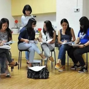 忙碌的新加坡如何找到靠谱的女佣？先看这些钱你能拿出来吗？