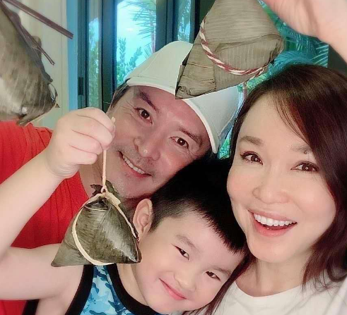 火遍中国的新加坡女星:小龙女嫁杨过,何仙姑离婚,白牡丹嫁老外
