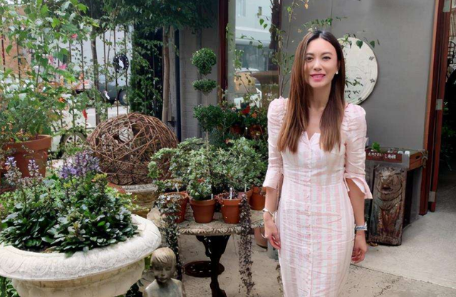火遍中国的新加坡女星:小龙女嫁杨过,何仙姑离婚,白牡丹嫁老外