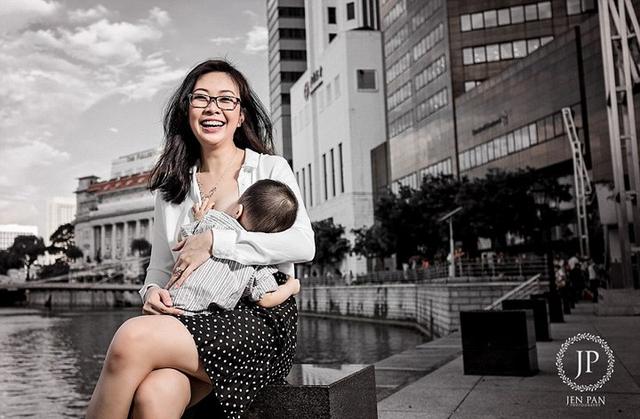 新加坡辣妈街头哺乳支持职场女性母乳喂养