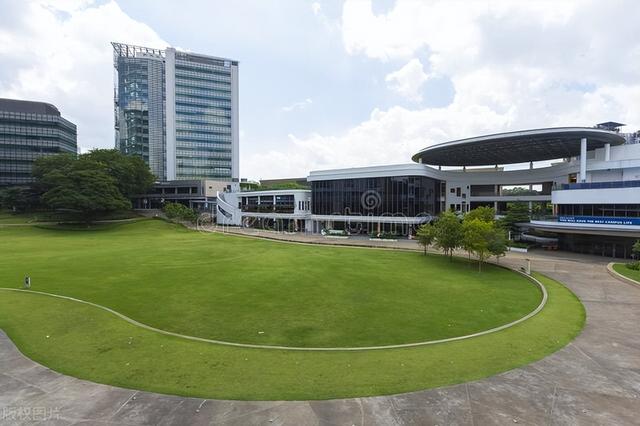 新加坡的大学难申请吗?
