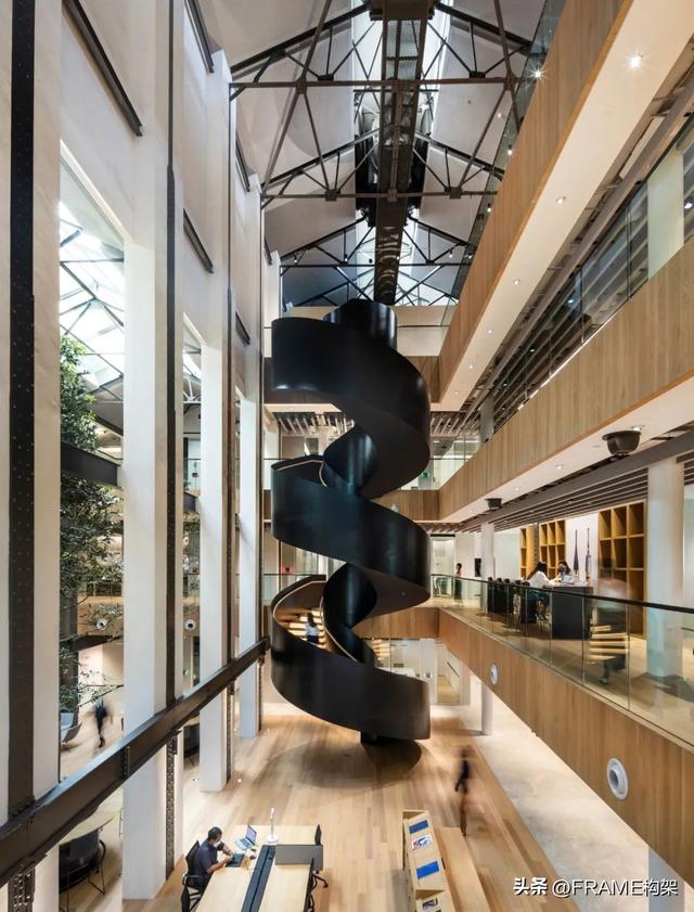 穆氏建筑设计完成的戴森新加坡总部、ADIDAS迪拜旗舰店上榜