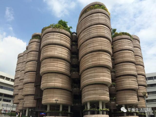 中国富豪狂掷15亿在新加坡买楼，鬼才设计师的建筑为何这么贵？