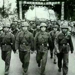 对越自卫反击战，邓小平承诺一定要教训越南！李光耀为何非常认可