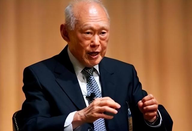 对越自卫反击战,邓小平承诺一定要教训越南!李光耀为何非常认可