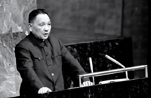 对越自卫反击战,邓小平承诺一定要教训越南!李光耀为何非常认可
