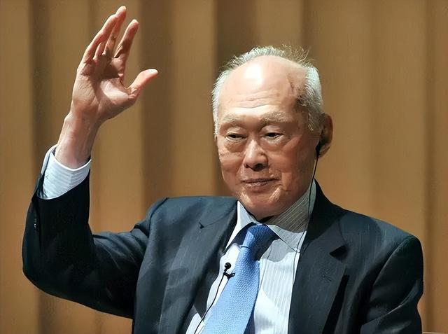 对越自卫反击战,邓小平承诺一定要教训越南!李光耀为何非常认可