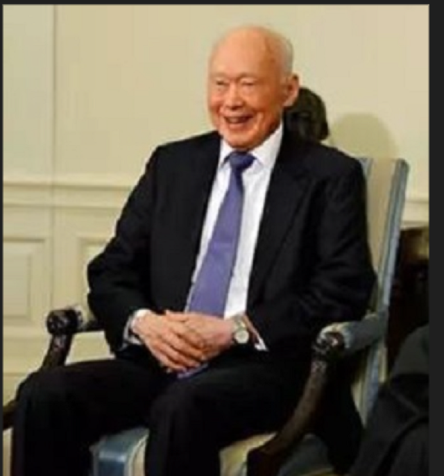 对越自卫反击战,邓小平承诺一定要教训越南!李光耀为何非常认可