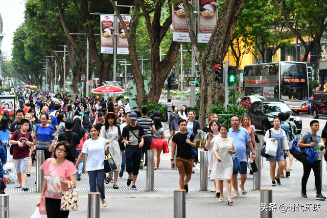 李显龙预测成真:数十亿人排着队来新加坡!申请PR会越来越难吗?