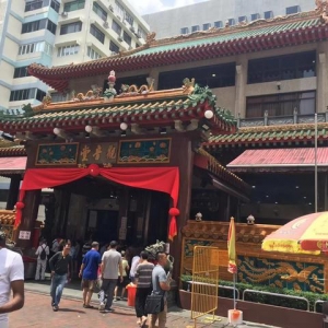 新加坡市中心，本地人和游客都喜欢去的，四马路观音堂