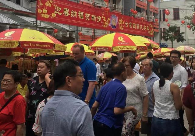 新加坡市中心，本地人和游客都喜欢去的，四马路观音堂