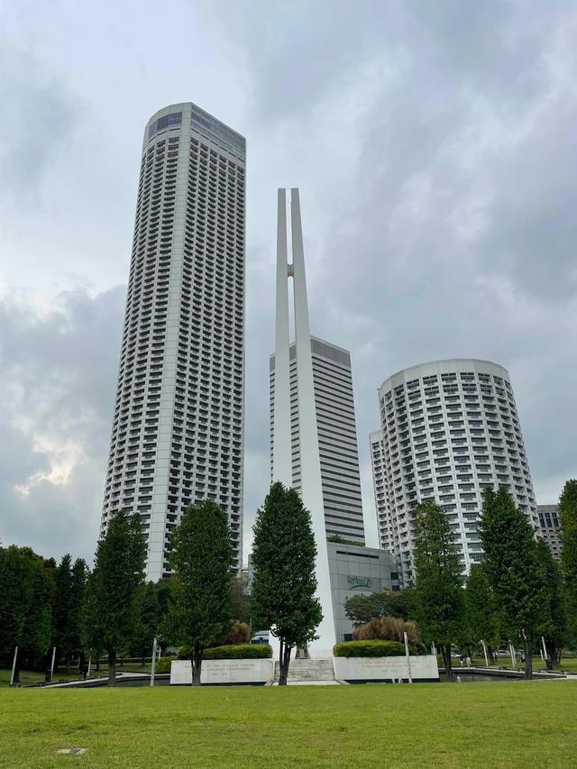 在新加坡市中心,有这样一座纪念碑