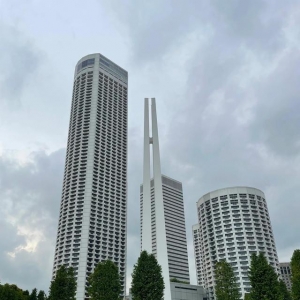在新加坡市中心，有这样一座纪念碑