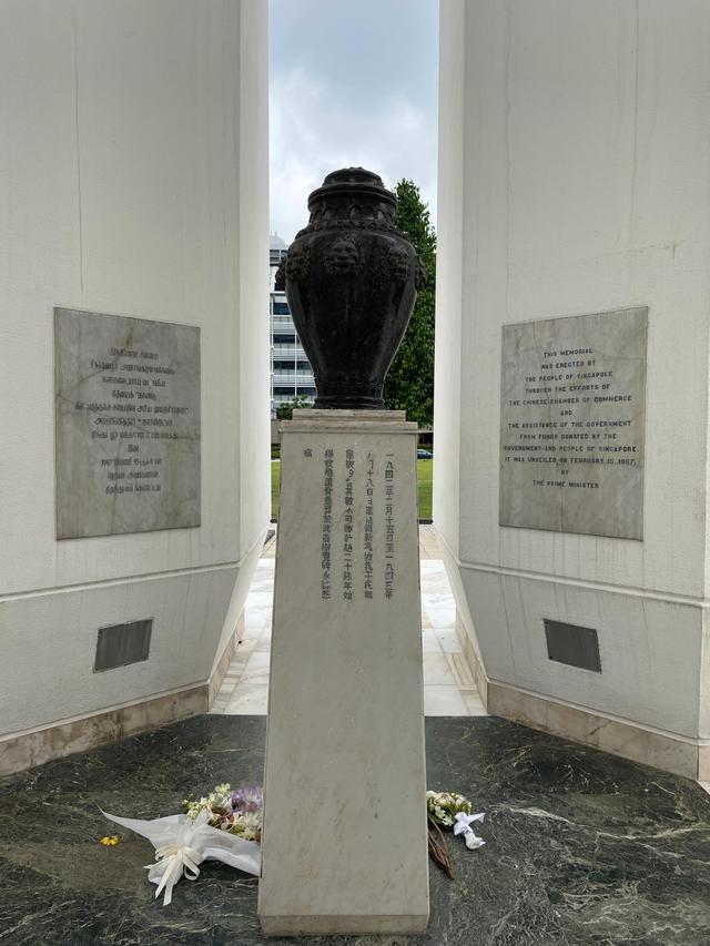 在新加坡市中心,有这样一座纪念碑