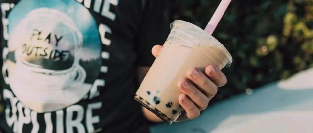 新加坡禁止奶茶广告,引发5亿关注,饮品人该如何看待?