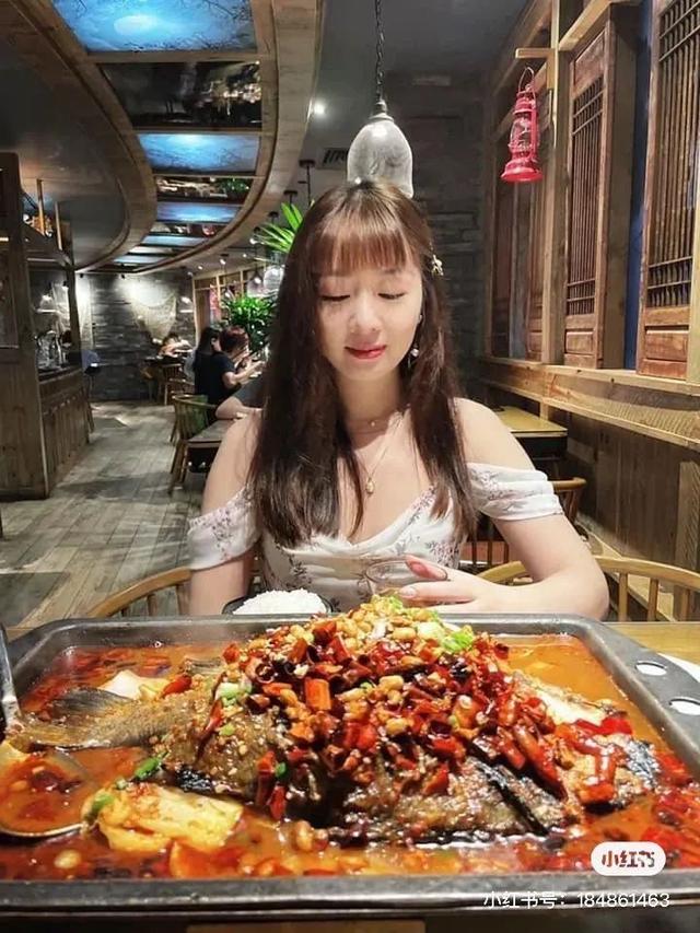 “新加坡的治安和亚洲美食都秒杀加拿大”