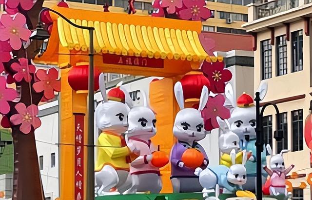 新加坡唐人街新年“兔灯”引吐槽,网友调侃:兔子撒尿