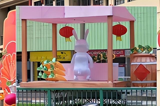 新加坡唐人街新年“兔灯”引吐槽,网友调侃:兔子撒尿