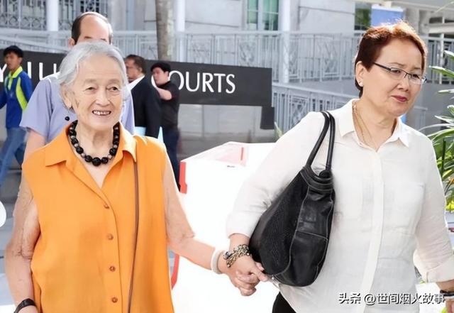 32岁小伙傍上79岁富婆,住进新加坡豪宅:我要照顾你一辈子