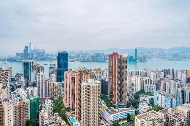 新加坡使用简体字程度比港澳台还普遍的原因是什么？