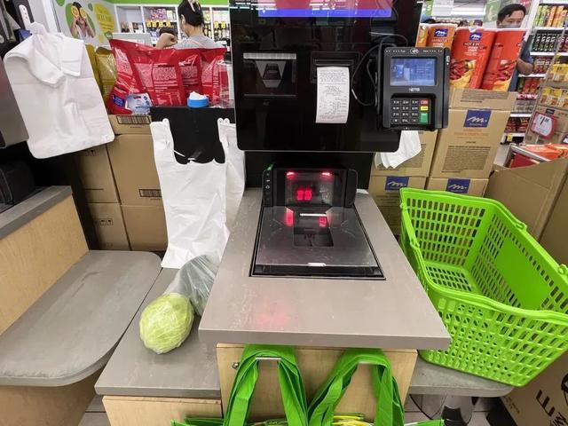 “新加坡到底咋想的?塑料袋不收费,垃圾不分类”