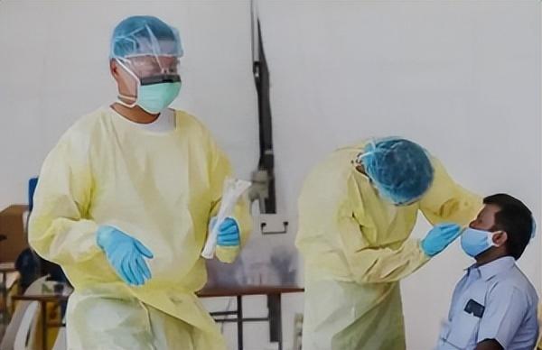 中国开放后!新加坡核酸检测人数激增、天价回国机票明显回落