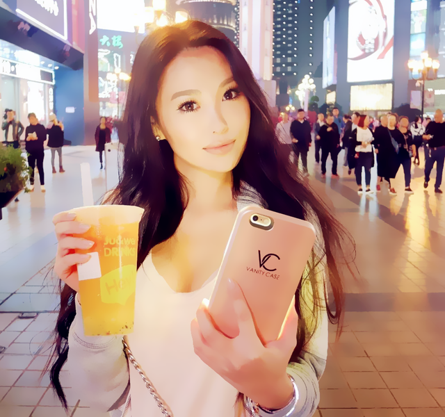 新加坡顶级超模,魔鬼身材酷爱运动,穿搭多样可甜可盐
